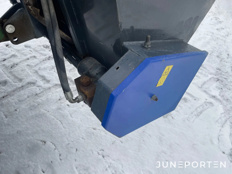 John Deere 7530 med Vikplog & Sandspridare