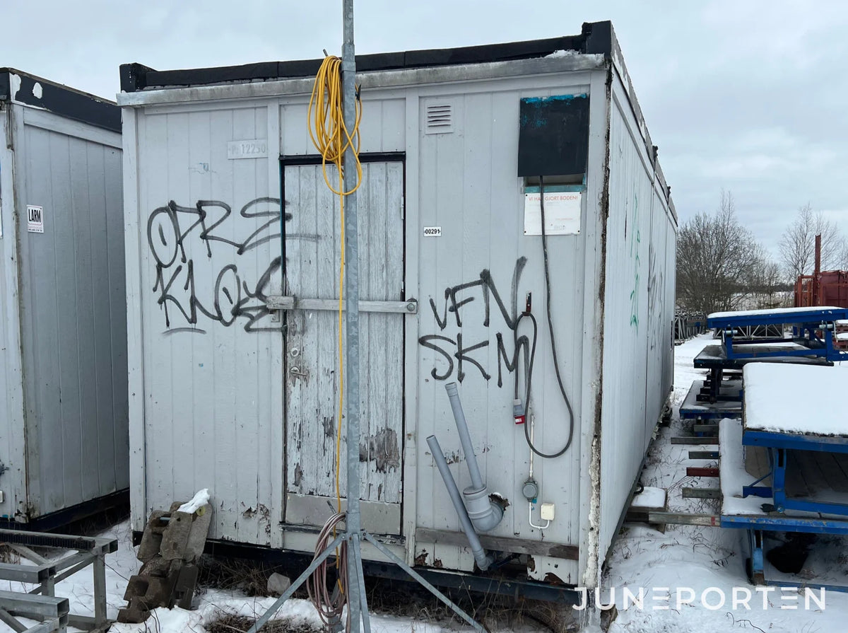Manskapsbod med omklädningsrum/rastdel