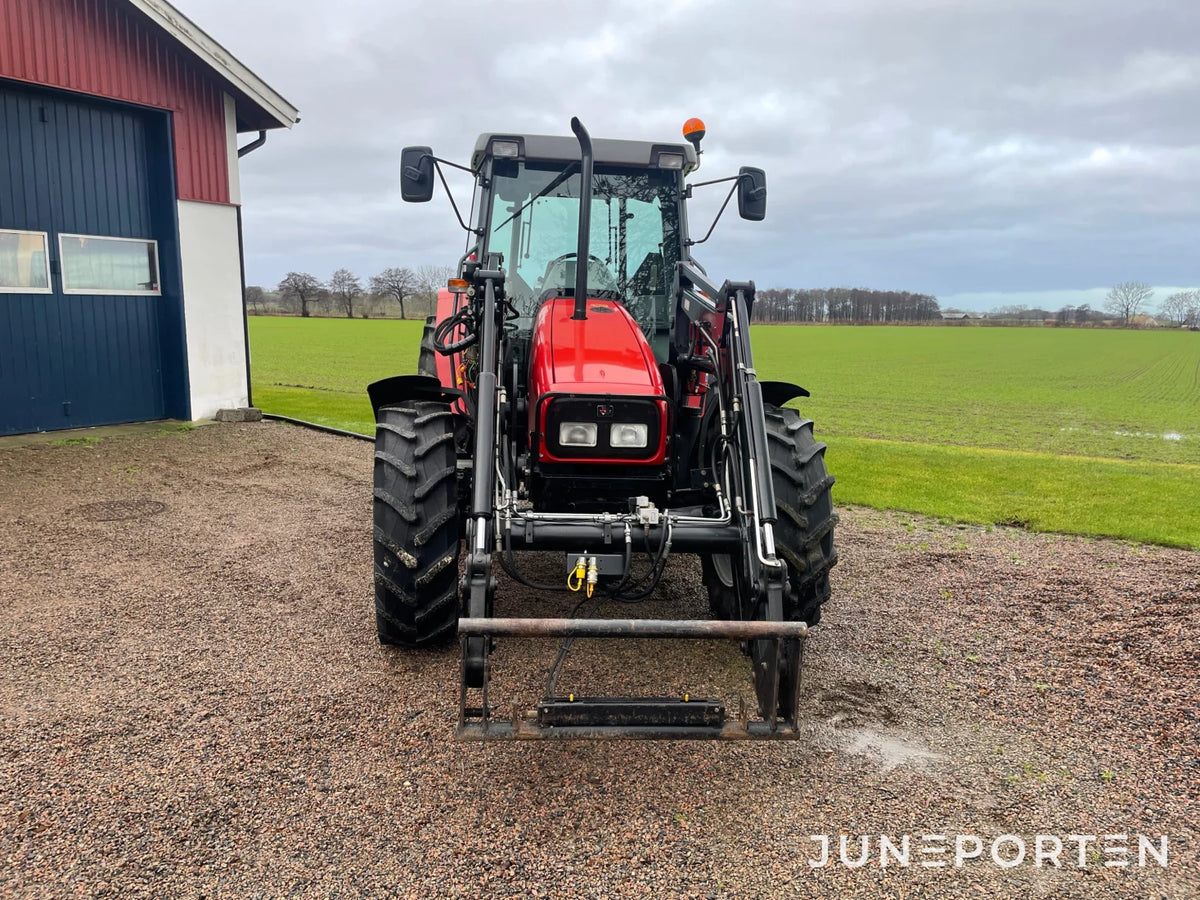 Massey Ferguson 4245 med Lastare