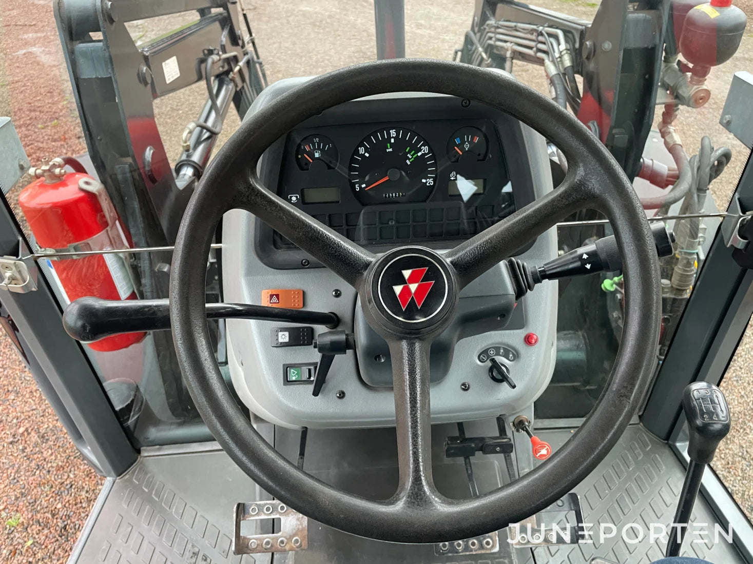 Massey Ferguson 4245 med Lastare