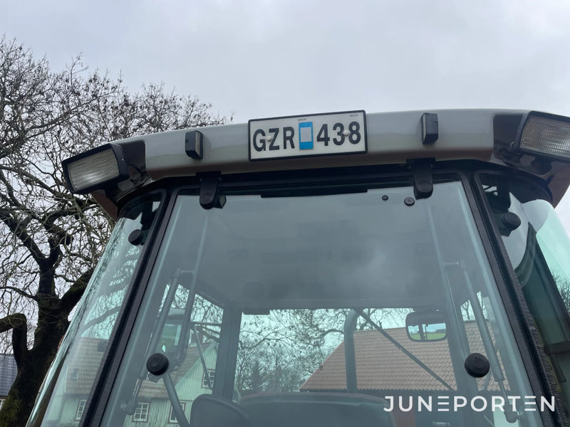 Massey Ferguson 4245 med Lastare