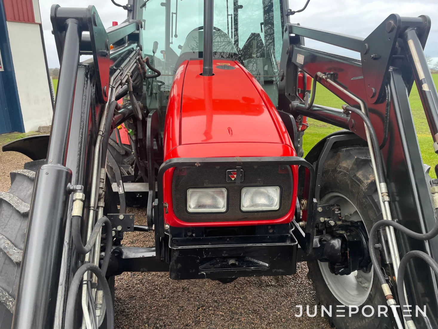 Massey Ferguson 4245 med Lastare