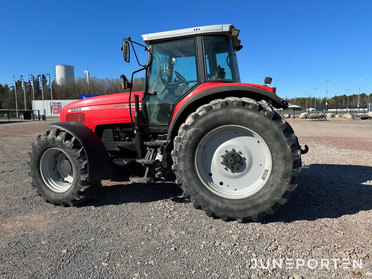 Massey Ferguson 8250-4