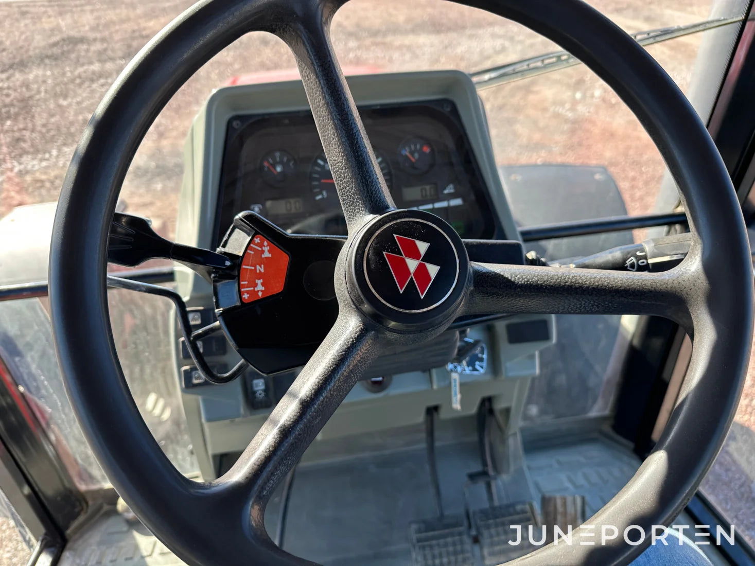 Massey Ferguson 8250-4