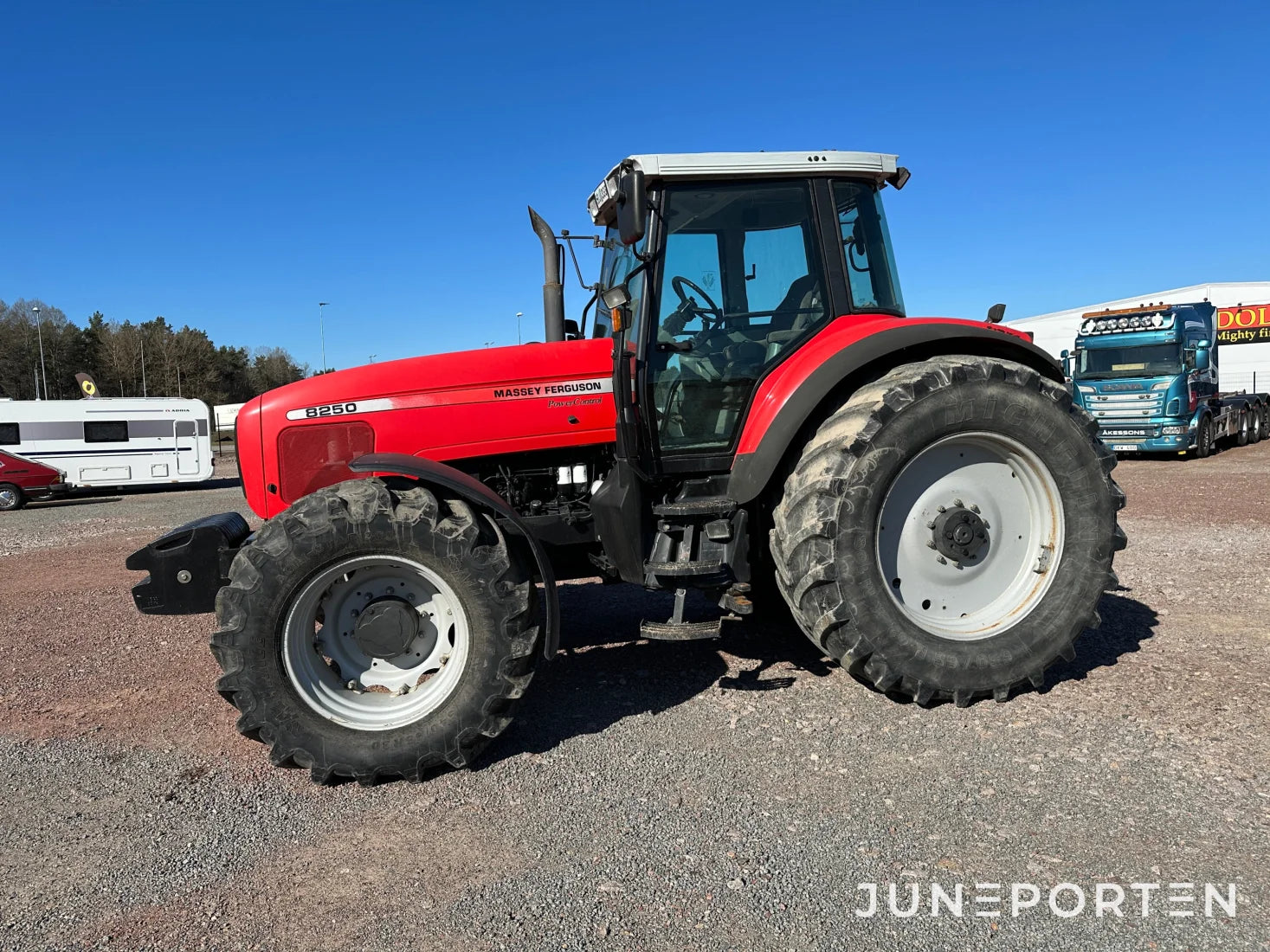 Massey Ferguson 8250-4