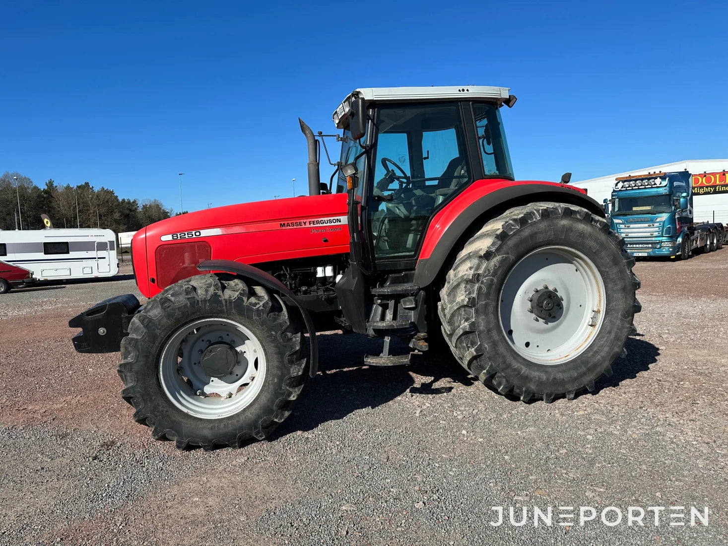 Massey Ferguson 8250-4
