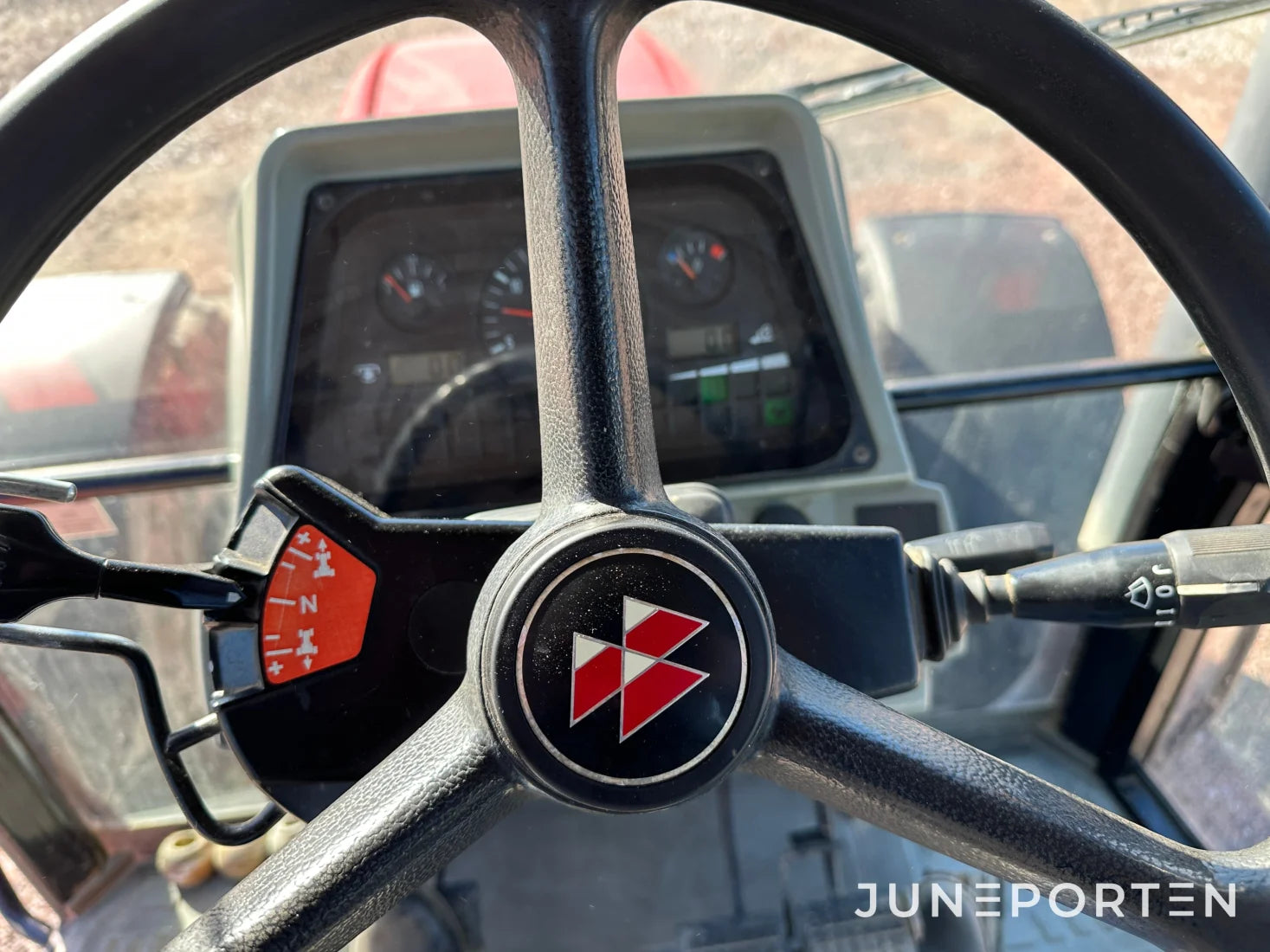 Massey Ferguson 8250-4