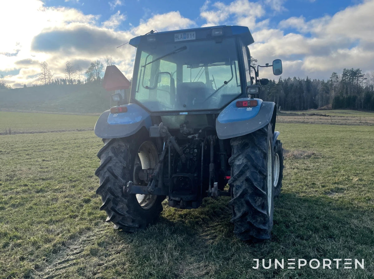 New Holland TS 100 med Lastare