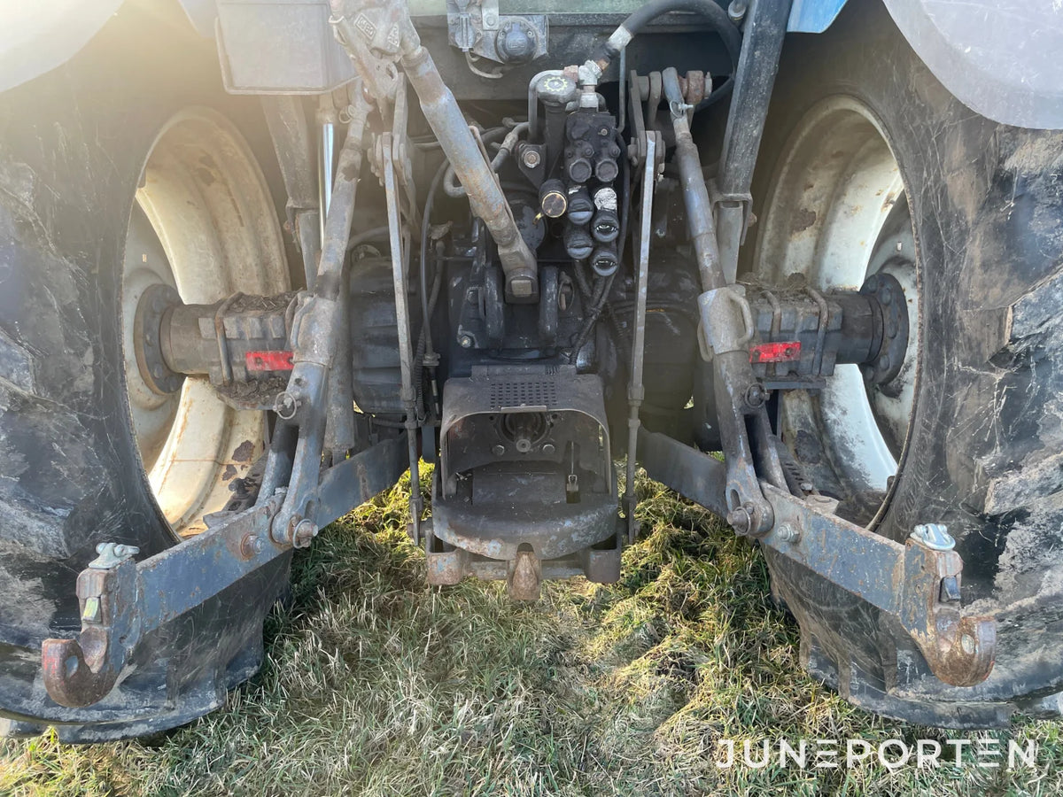 New Holland TS 100 med Lastare