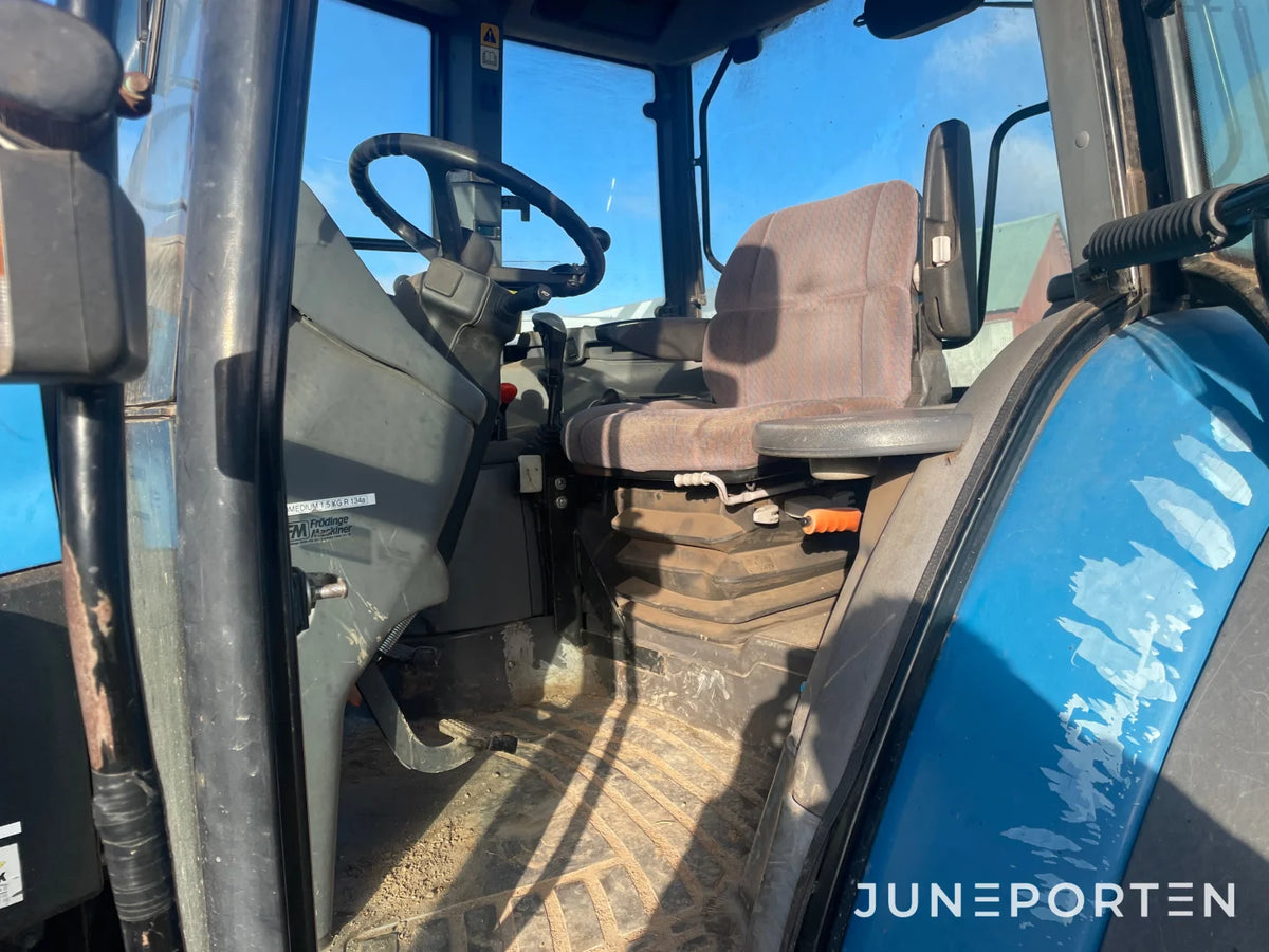 New Holland TS 100 med Lastare