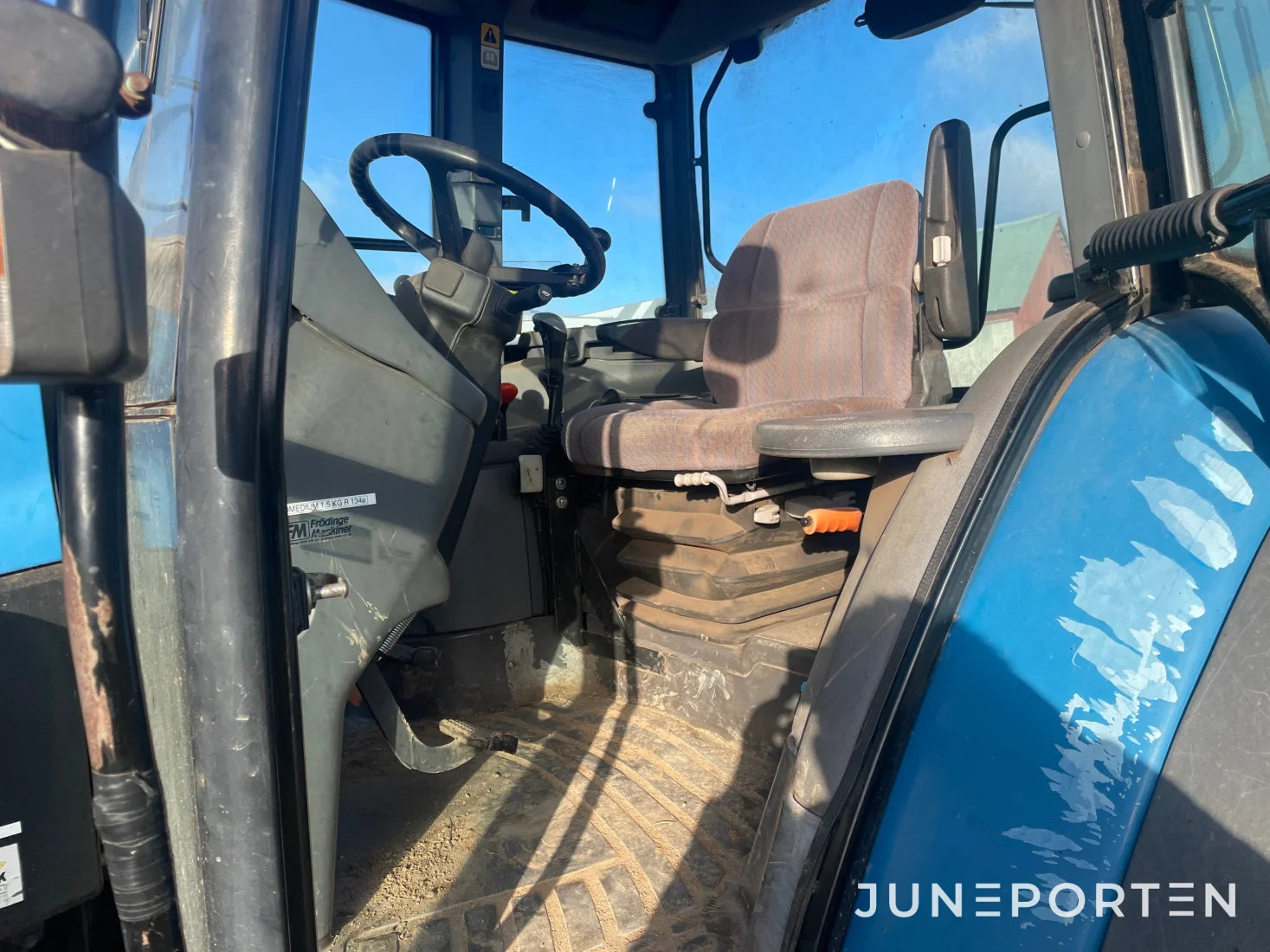 New Holland TS 100 med Lastare