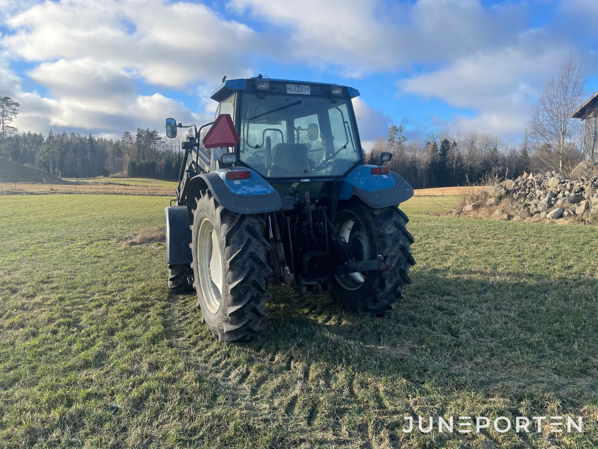 New Holland TS 100 med Lastare