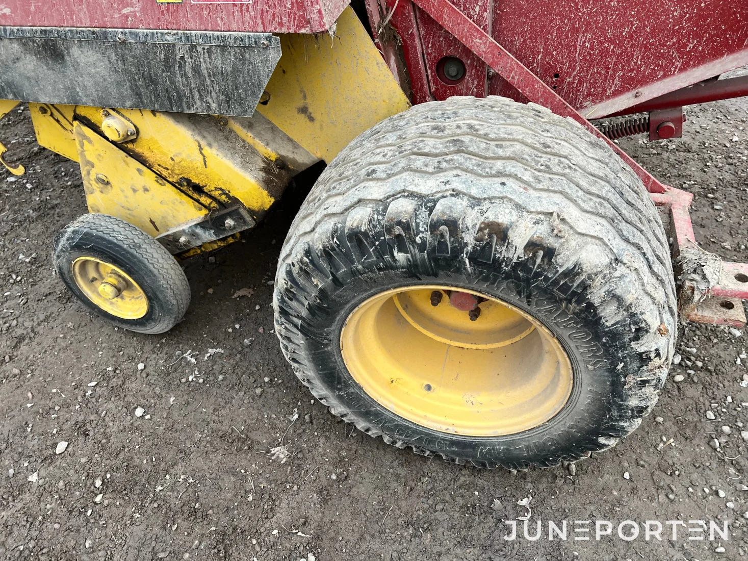 Rundballspress New Holland 648