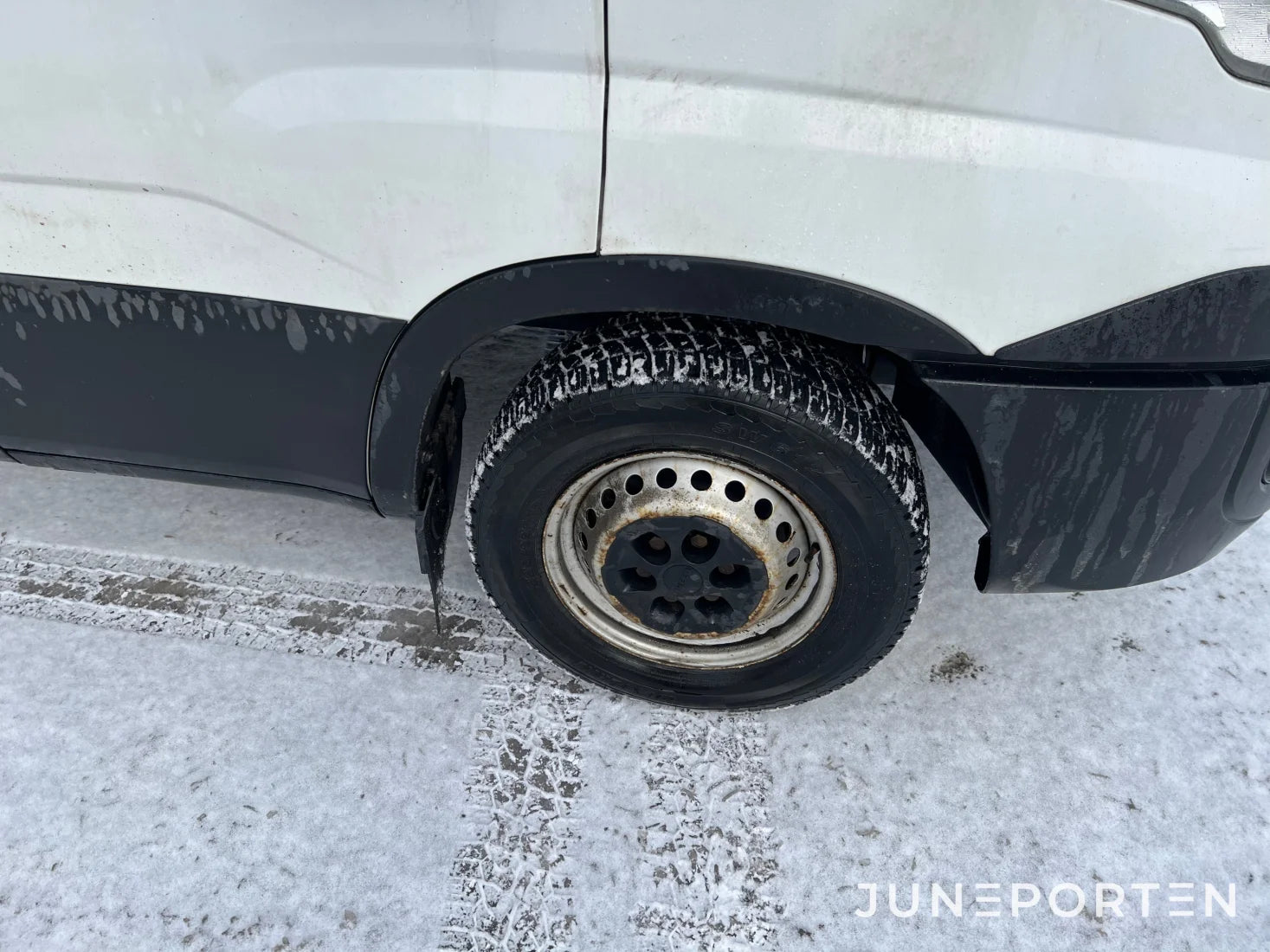 Skåpbil Iveco Daily Bakgavellyft