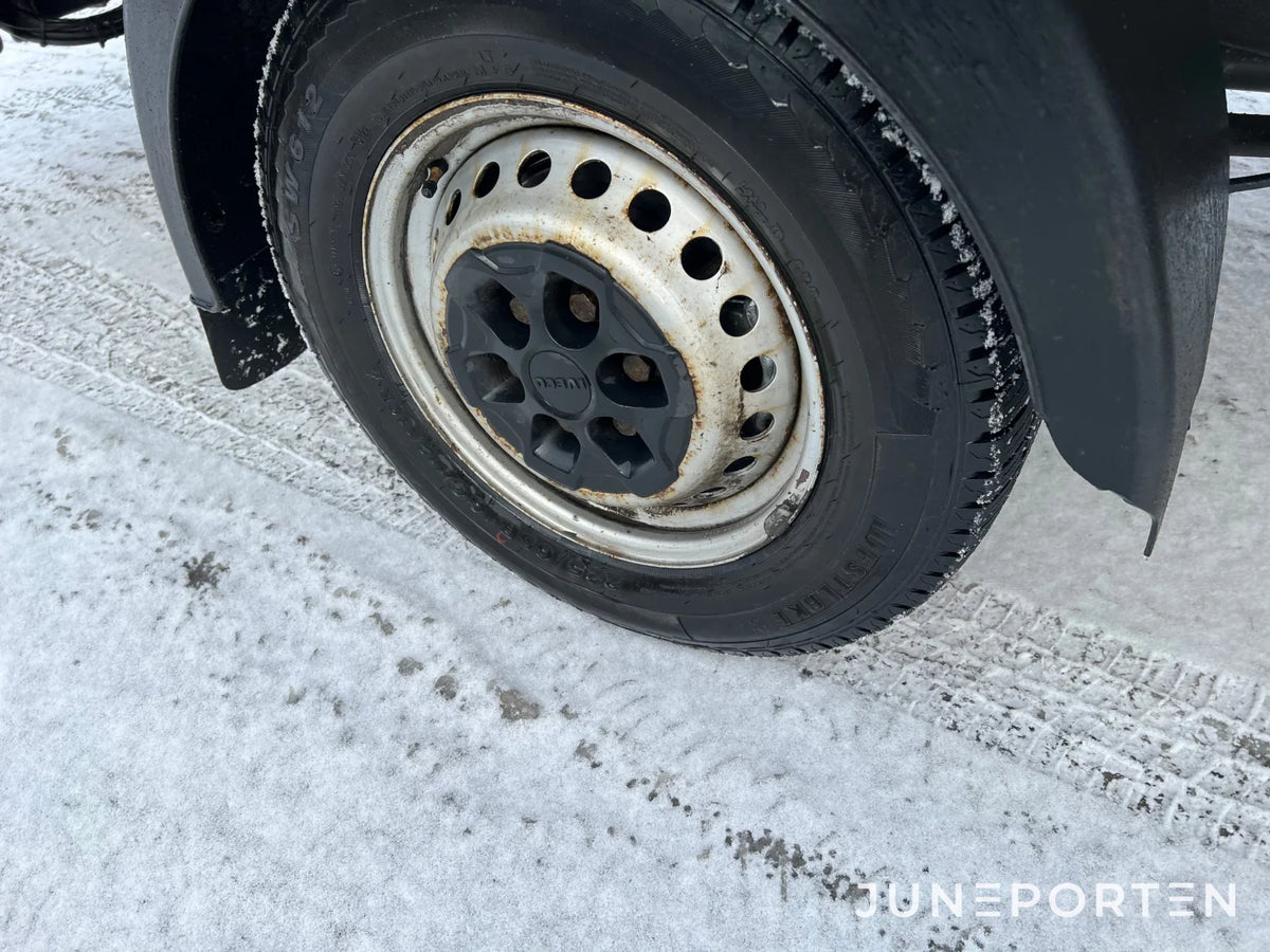 Skåpbil Iveco Daily Bakgavellyft
