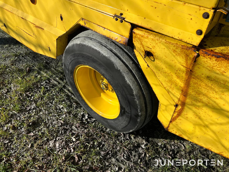 Småbalspress New Holland 945