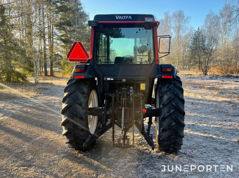 Valtra 600 4WD med skogshytt