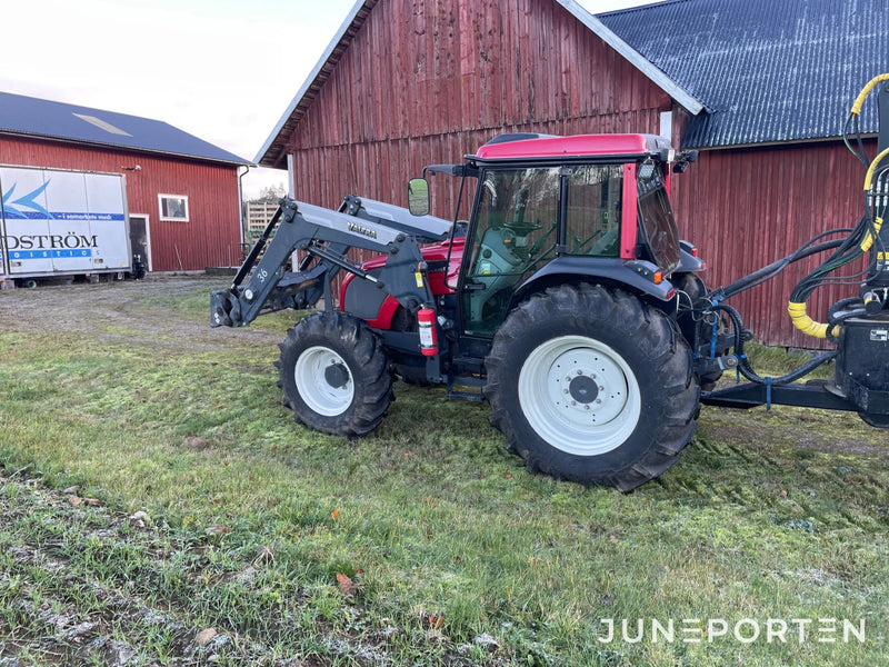 Valtra A83 med lastare & skogshytt
