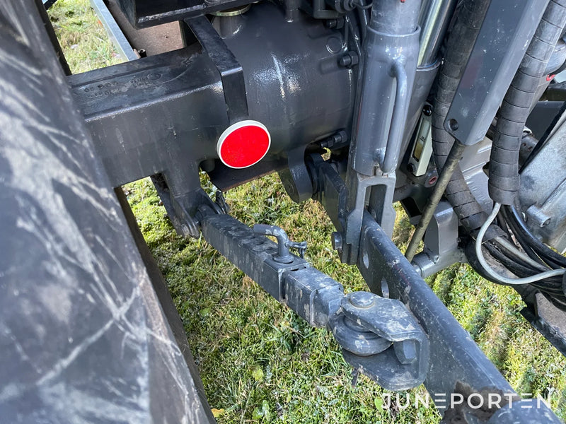 Valtra A83 med lastare & skogshytt