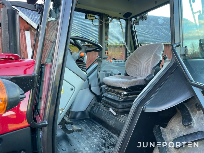 Valtra A83 med lastare & skogshytt