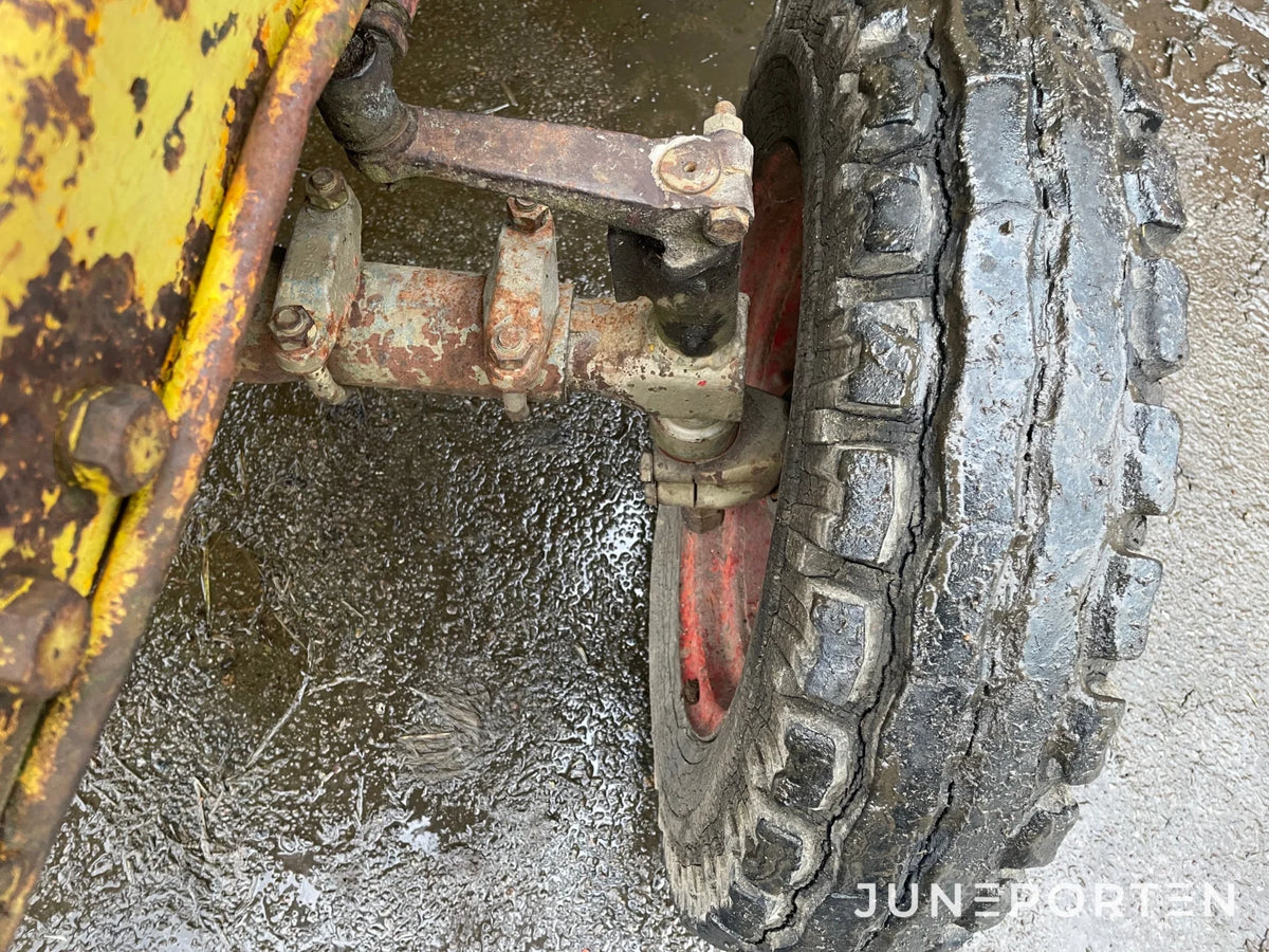 Zetor 3011 med lastare