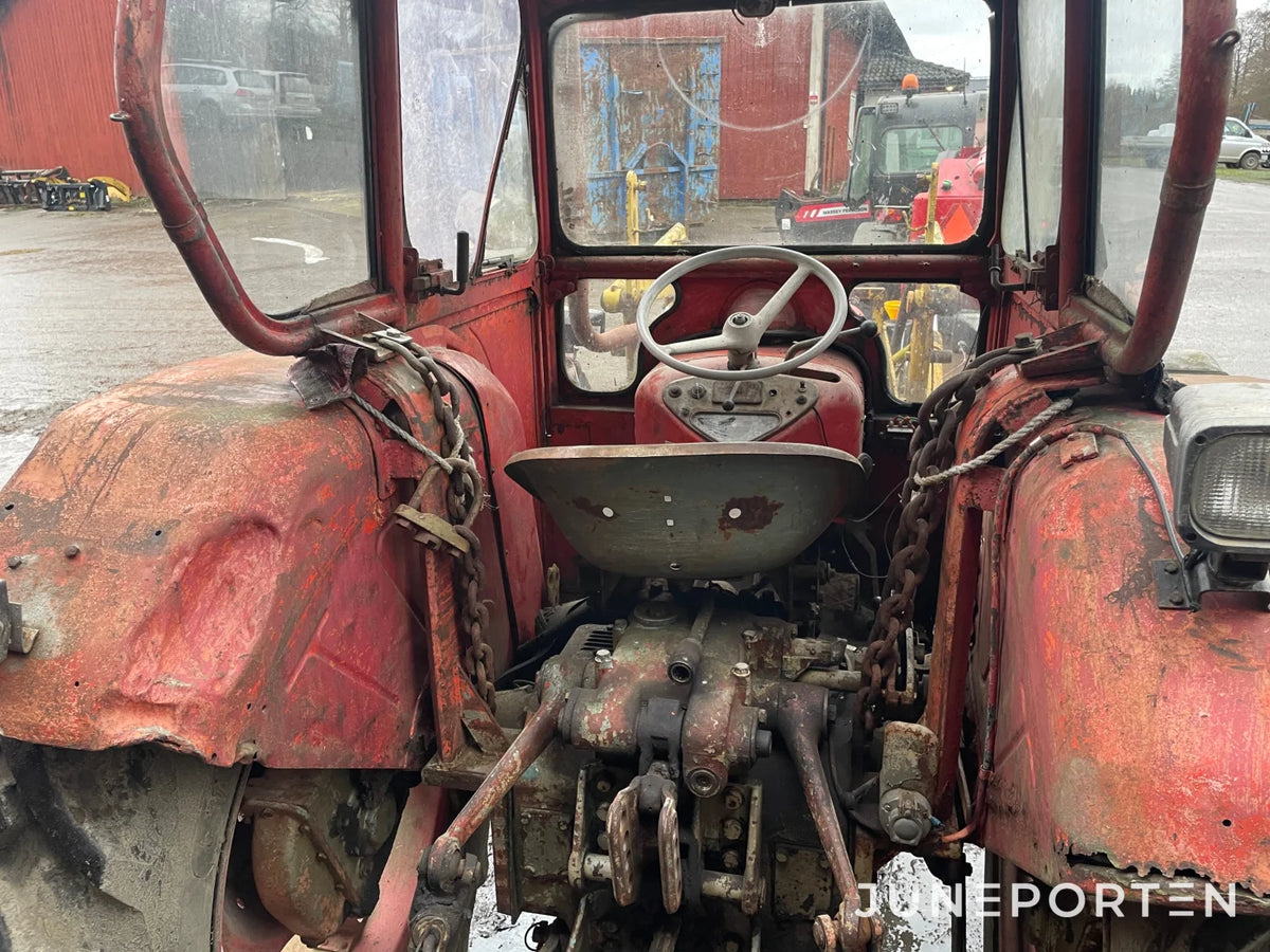 Zetor 3011 med lastare