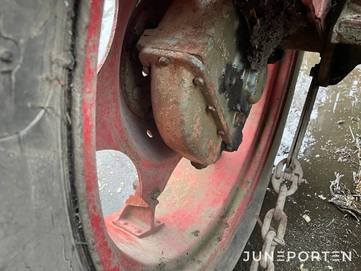 Zetor 3011 med lastare