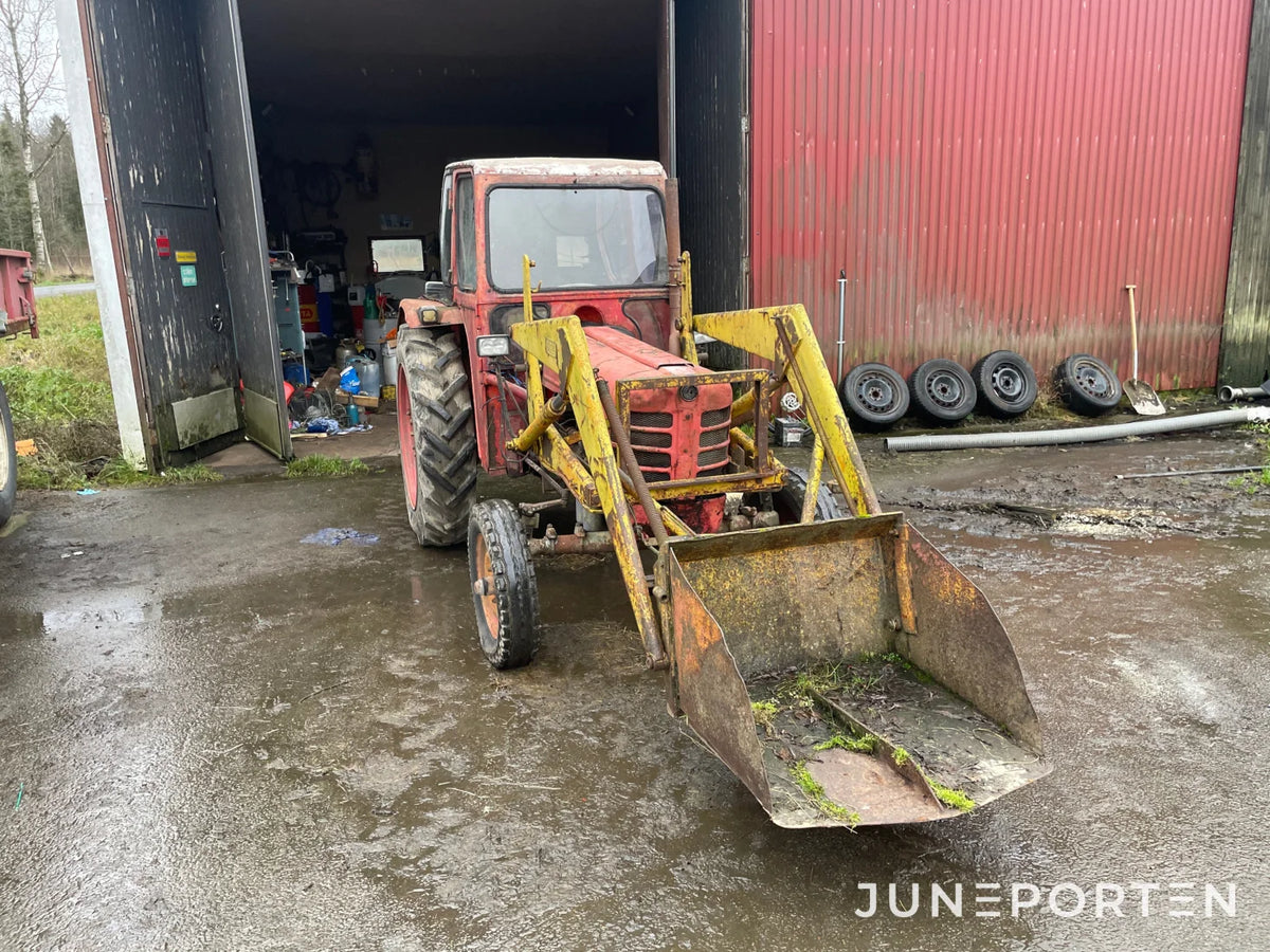 Zetor 3011 med lastare
