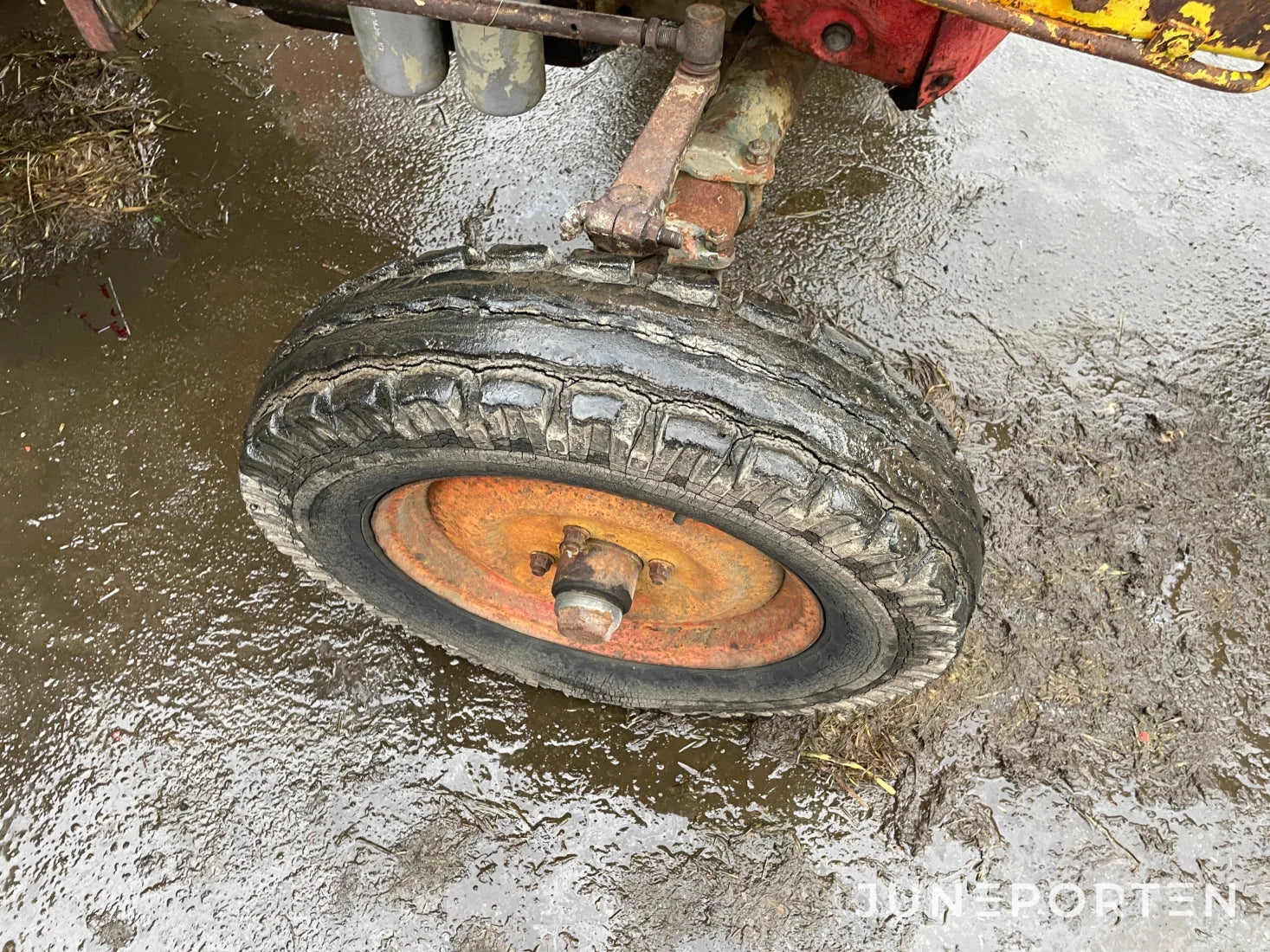 Zetor 3011 med lastare